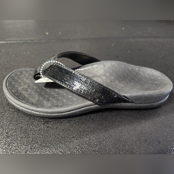 Vionic black, size 5, orthotic sandals - Picture 2 of 3